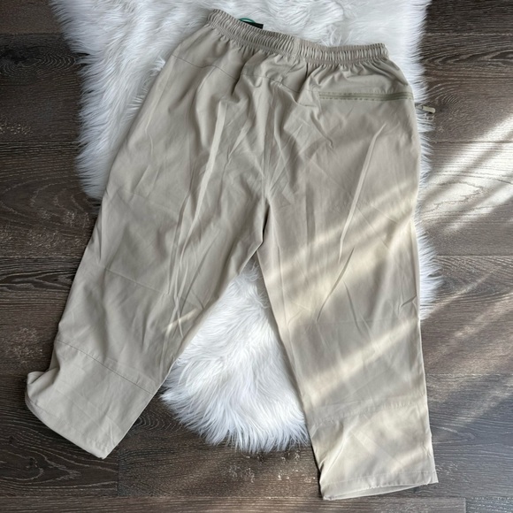 NWT! Mocoly UPF 50 Crop Hiking Cargo Adjustable Pants Tan Beige Shorts S unisex - Picture 4 of 7